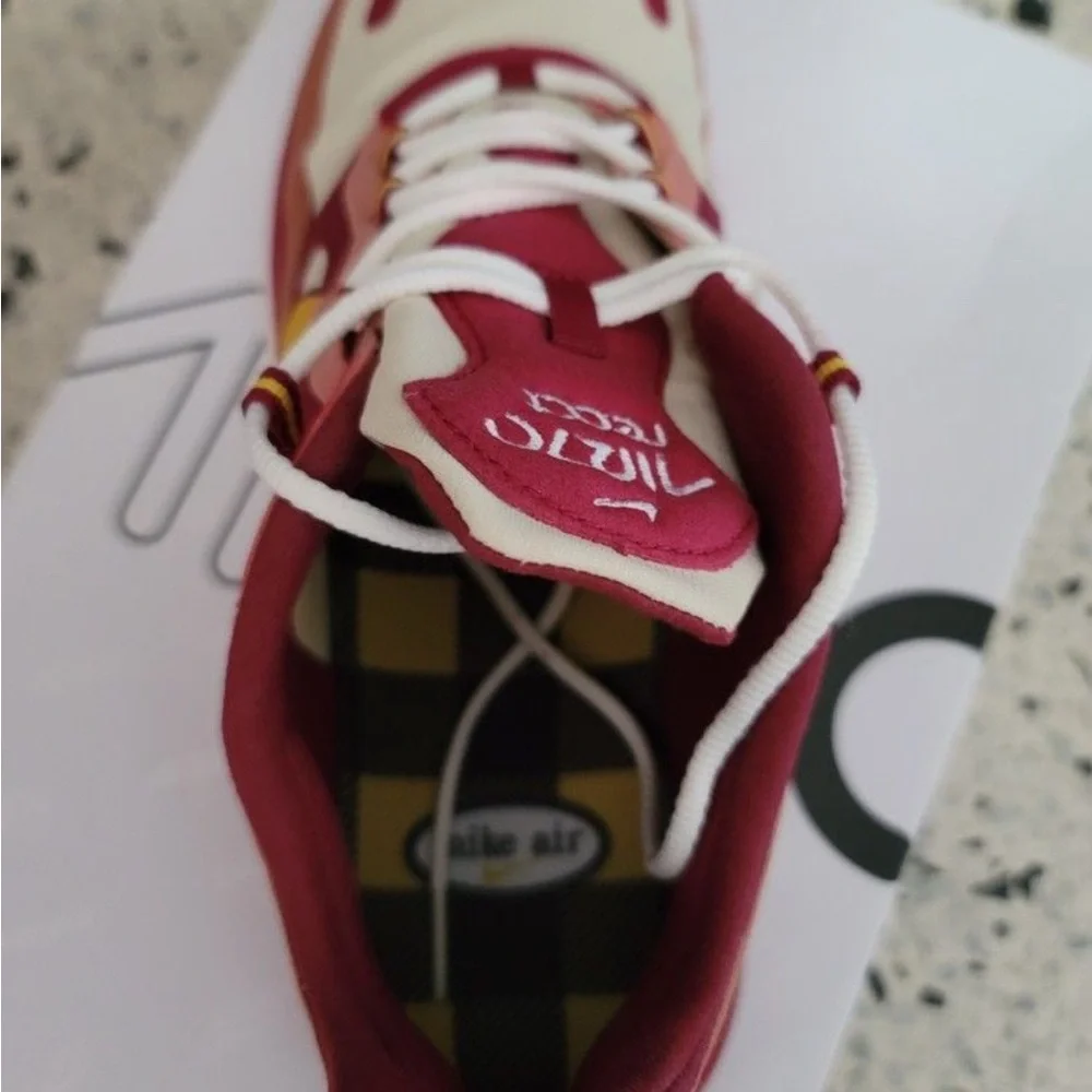 Nike Air Max 270 React - Picture 2 of 5